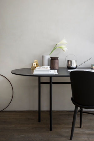   Round Minimalist Dining Table | Oroa.com