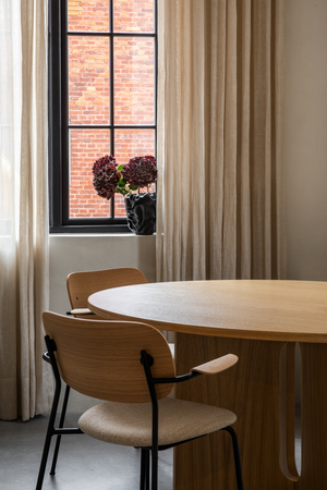   Intersecting-Base Round Dining Table | Oroa.com