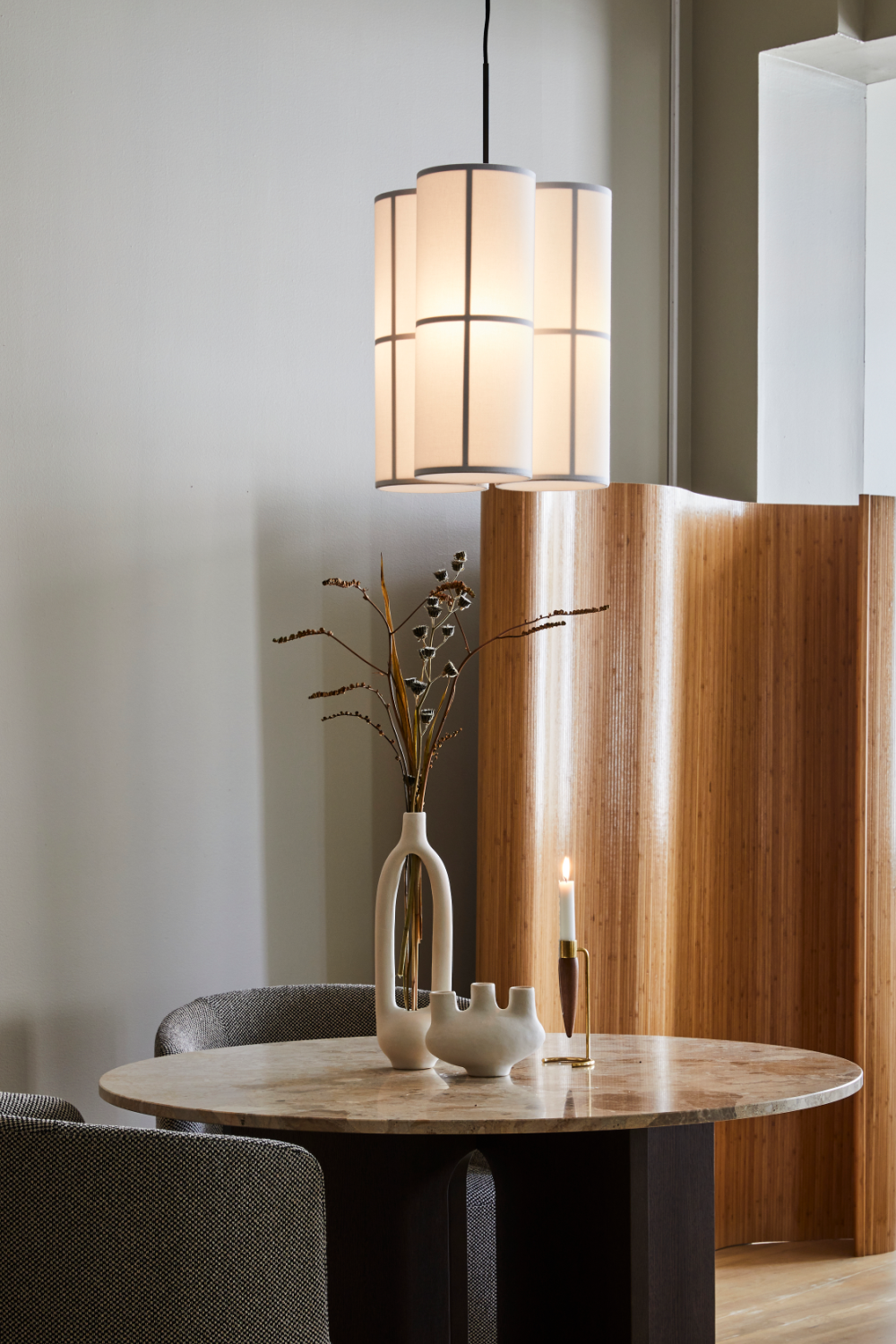   Intersecting-Base Round Dining Table | Oroa.com
