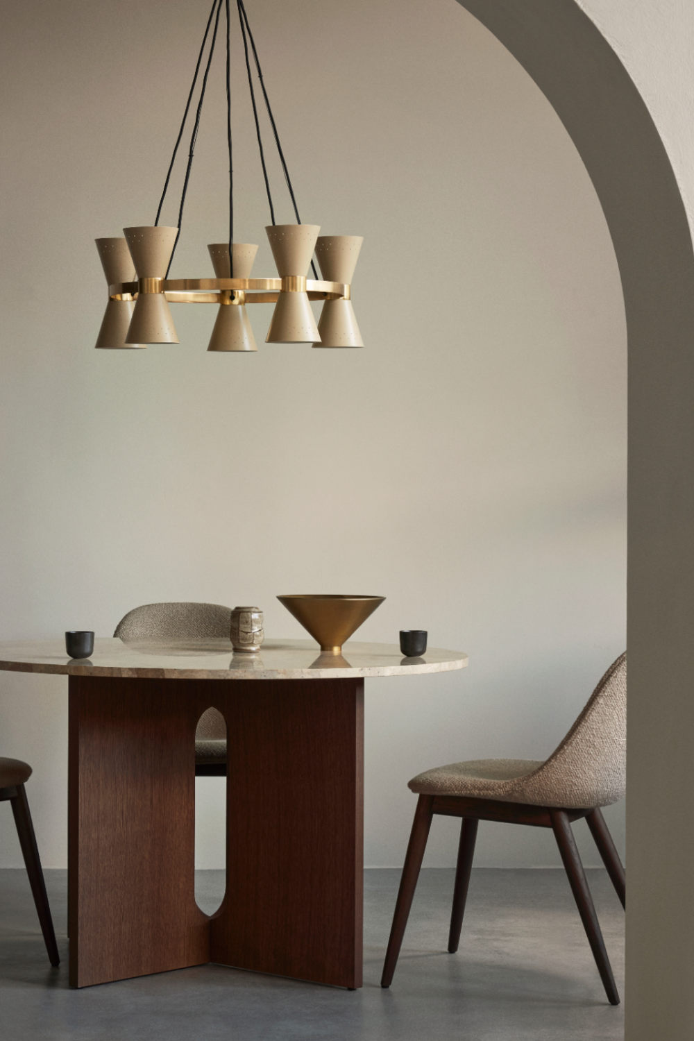   Intersecting-Base Round Dining Table | Oroa.com