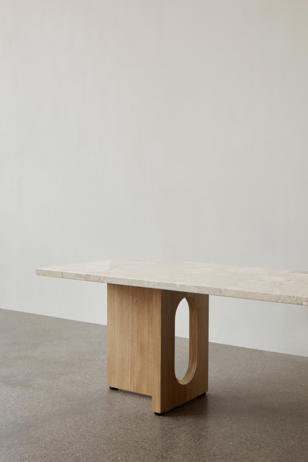   Intersecting-Base Lounge Table | Oroa.com