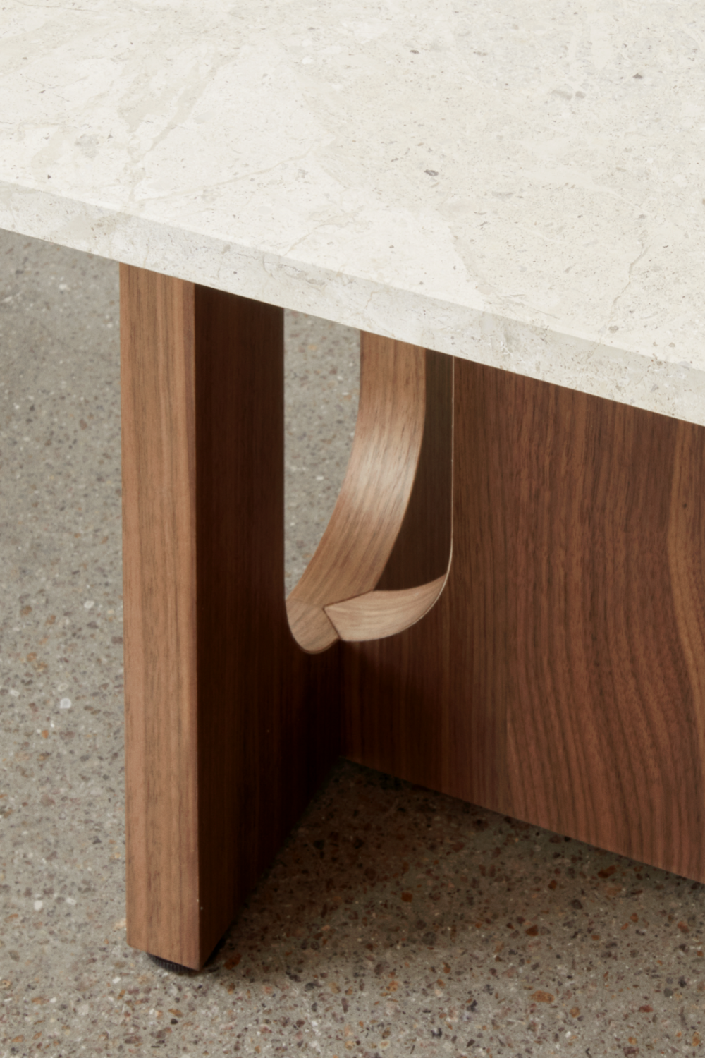   Intersecting-Base Lounge Table | Oroa.com