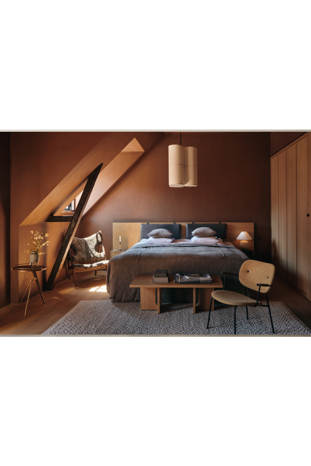   Upholstered Oak Lounge Chair | Oroa.com