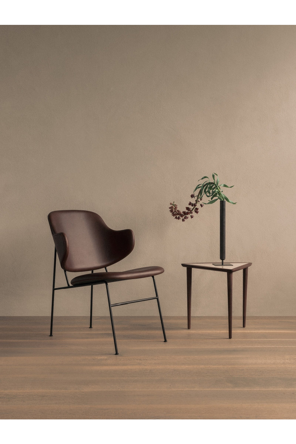  Upholstered Lounge Chair | Oroa.com