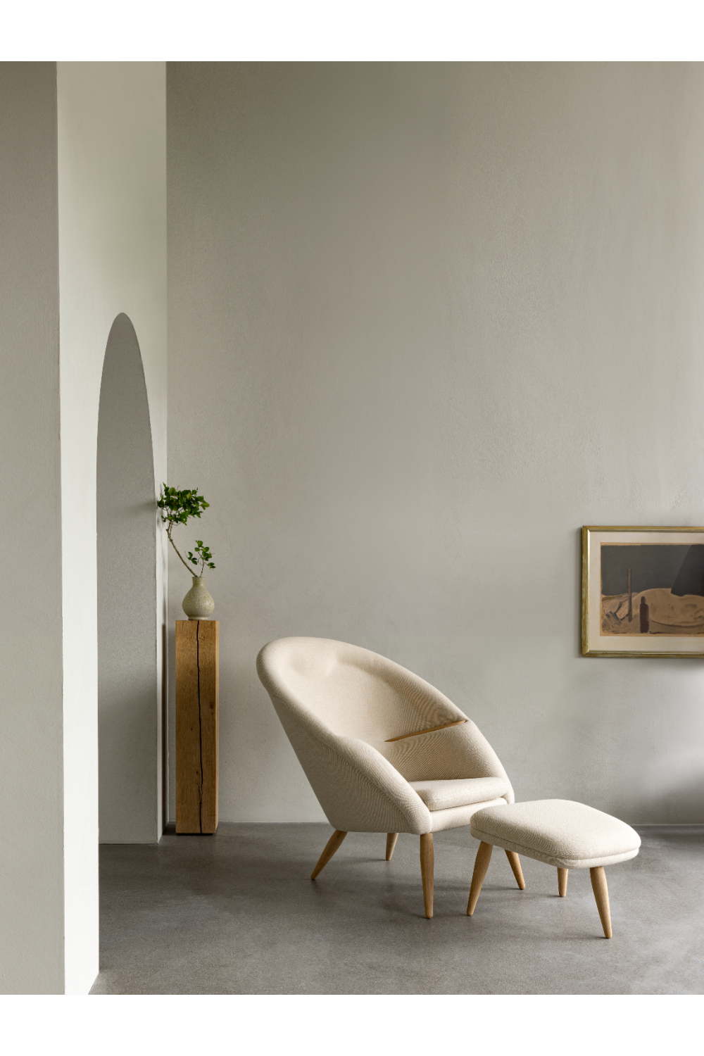   Wooden Leg Ottoman | Oroa.com