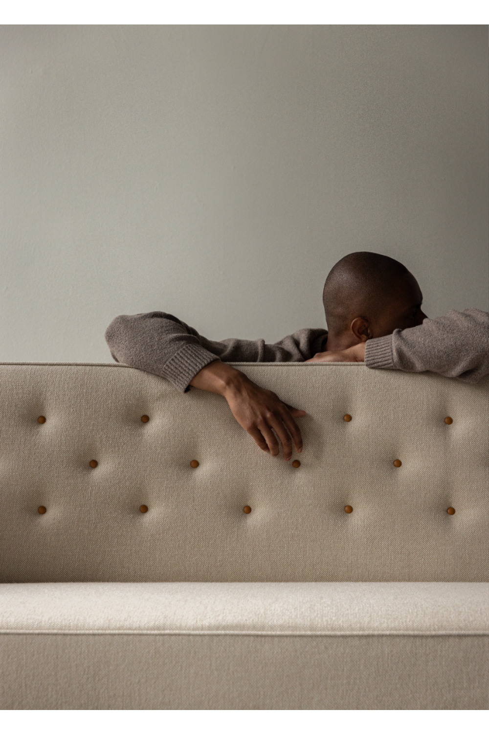   Button-Tufted 2-Seater Sofa | Oroa.com