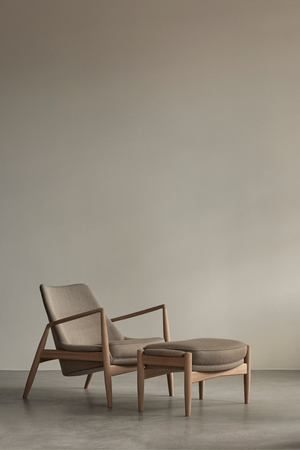   Wooden Leg Padded Ottoman | Oroa.com