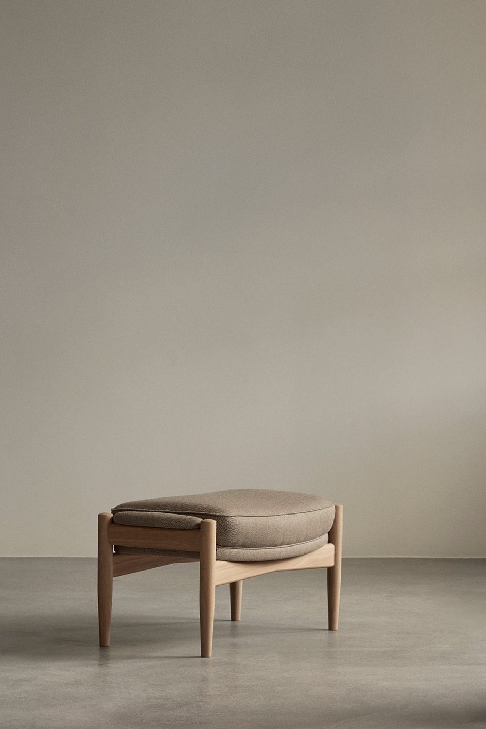   Wooden Leg Padded Ottoman | Oroa.com