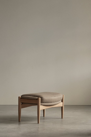   Wooden Leg Padded Ottoman | Oroa.com