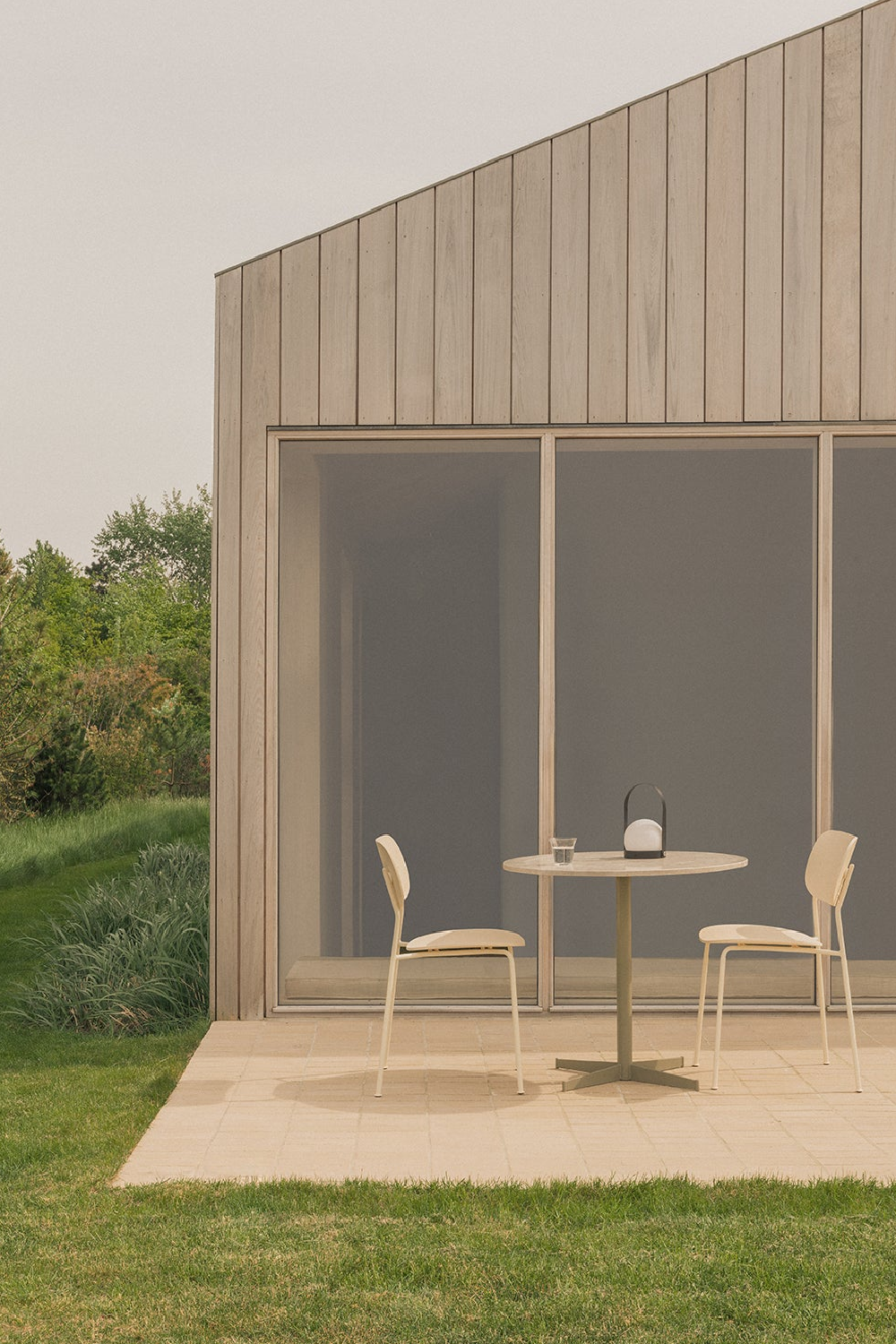   4-Star Base Round Dining Table L | Oroa.com