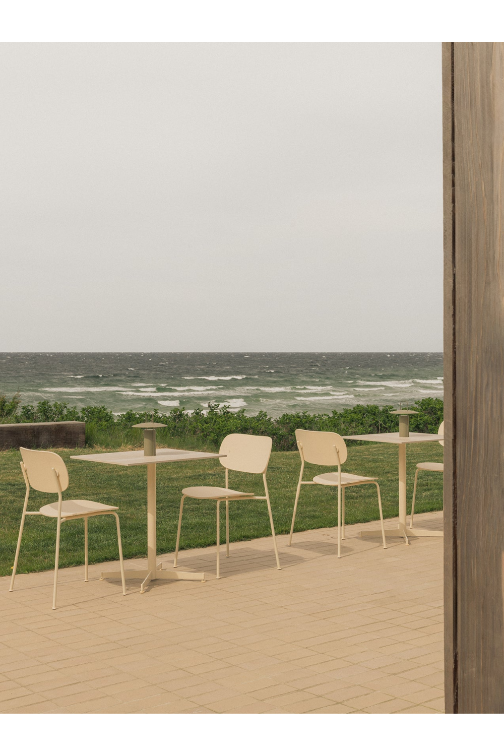   4-Star Base Round Dining Table S | Oroa.com