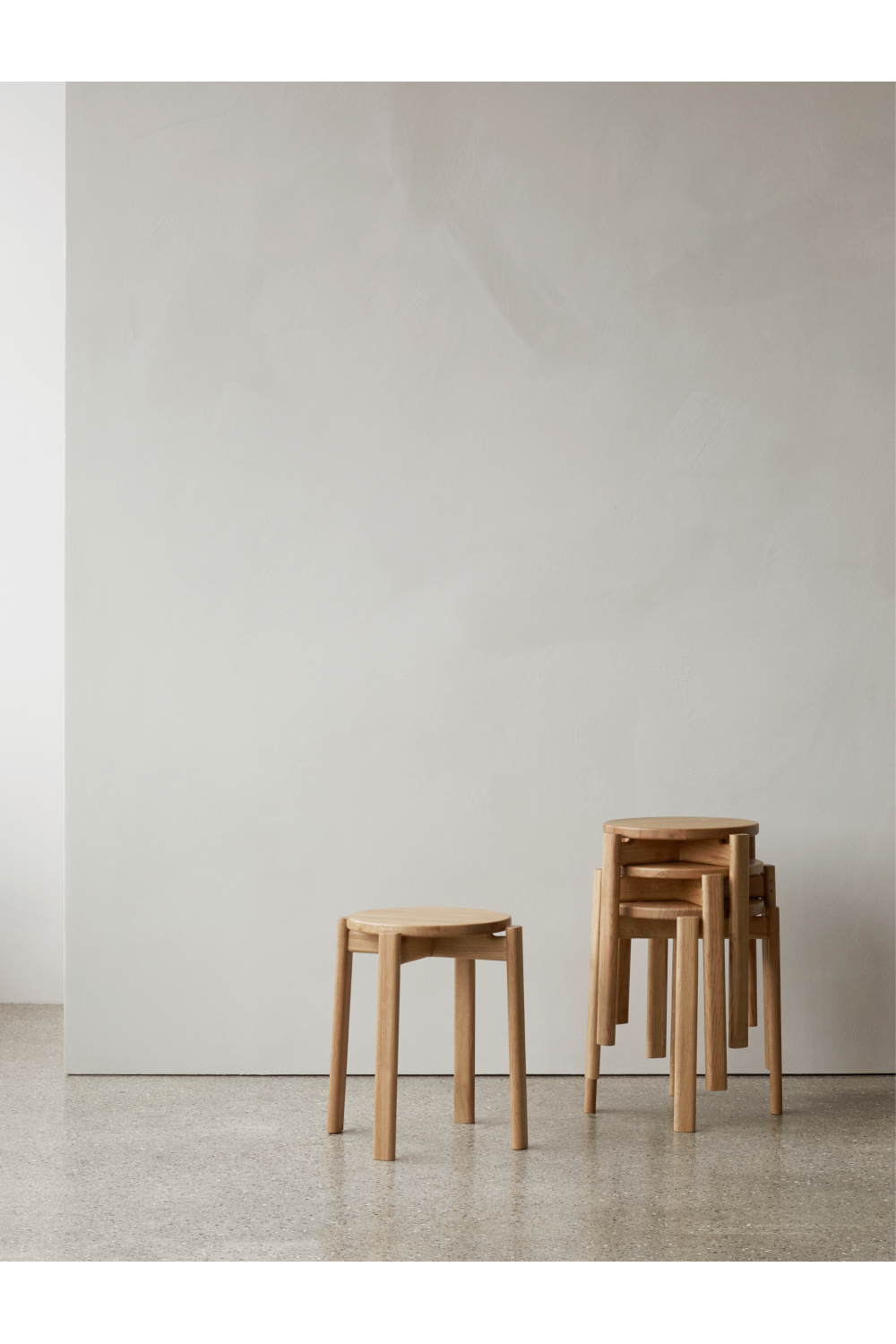   Round Wooden Stool | Oroa.com