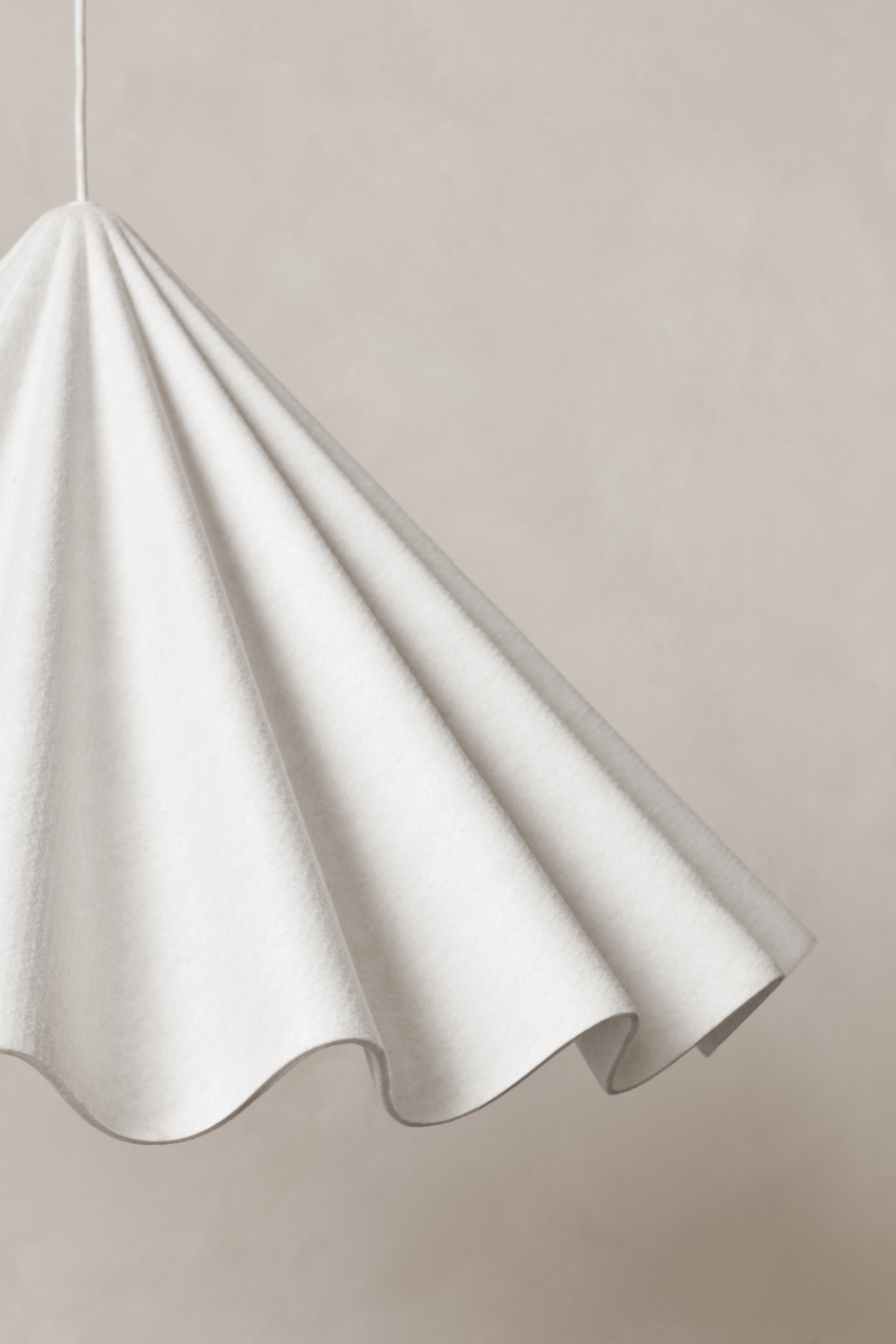   White Wavy Conical Pendant Lamp | Oroa.com