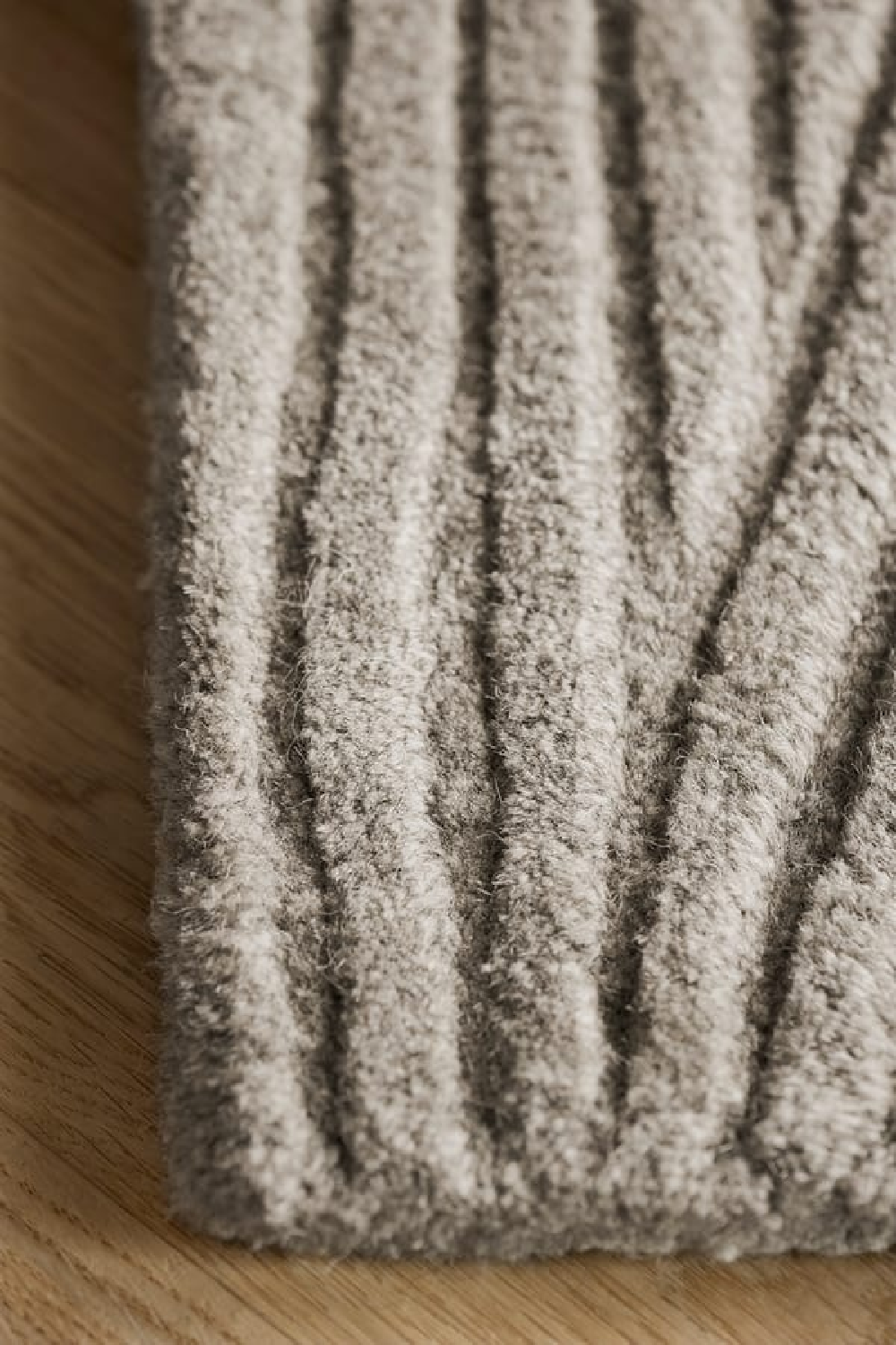   Rounded Textured Wool Rug | Oroa.com