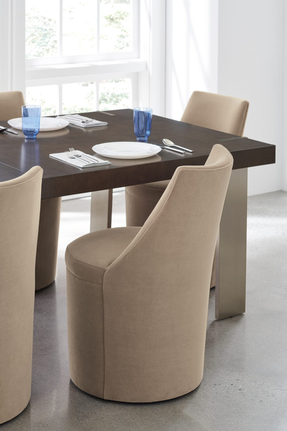   Sculptural Modern Dining Chair | Oroa.com