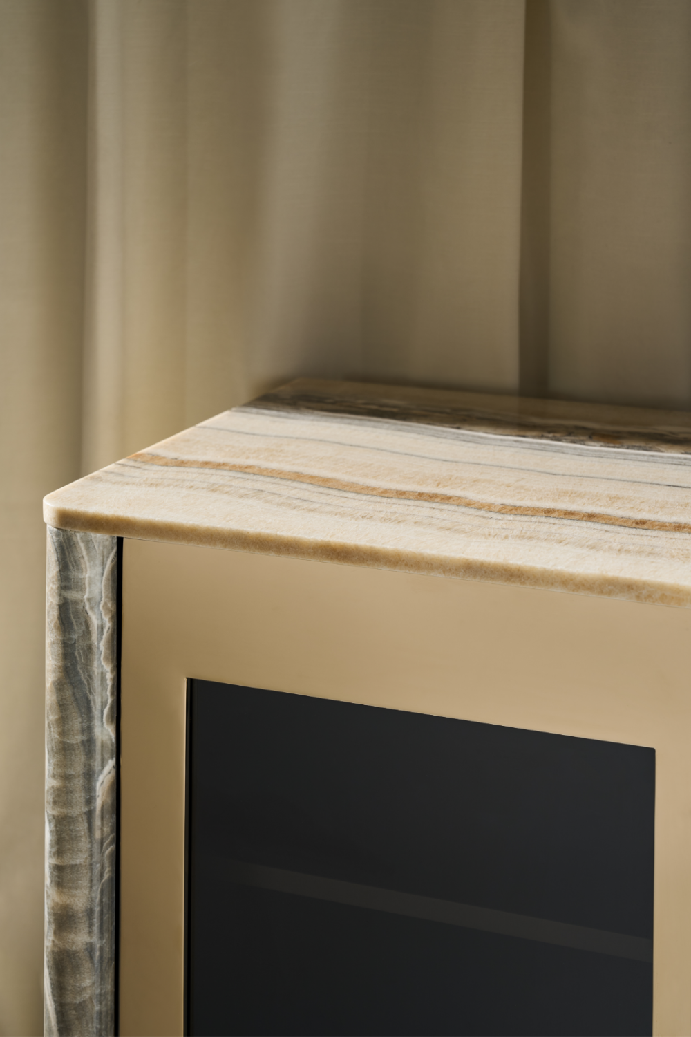   Gray Onyx 4-Door Sideboard | Oroa.com