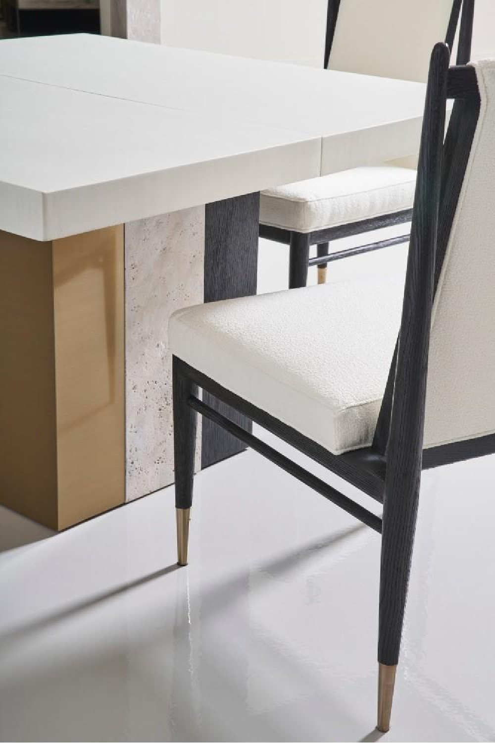   Extendable Modern Dining Table | Oroa.com