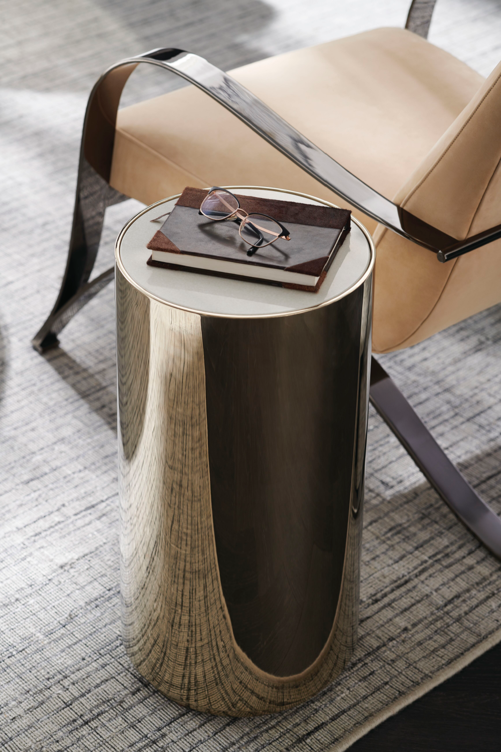   Cylindrical Metallic Side Table | Oroa.com