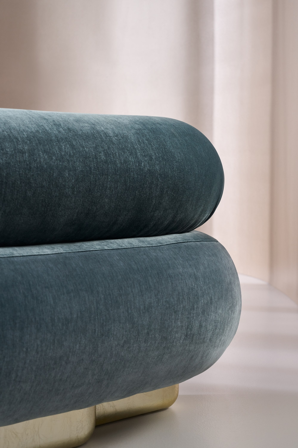   Bean-Shaped Velvet Sofa | Oroa.com