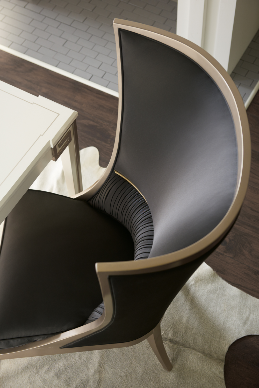   Curved Wingback Chair | Oroa.com