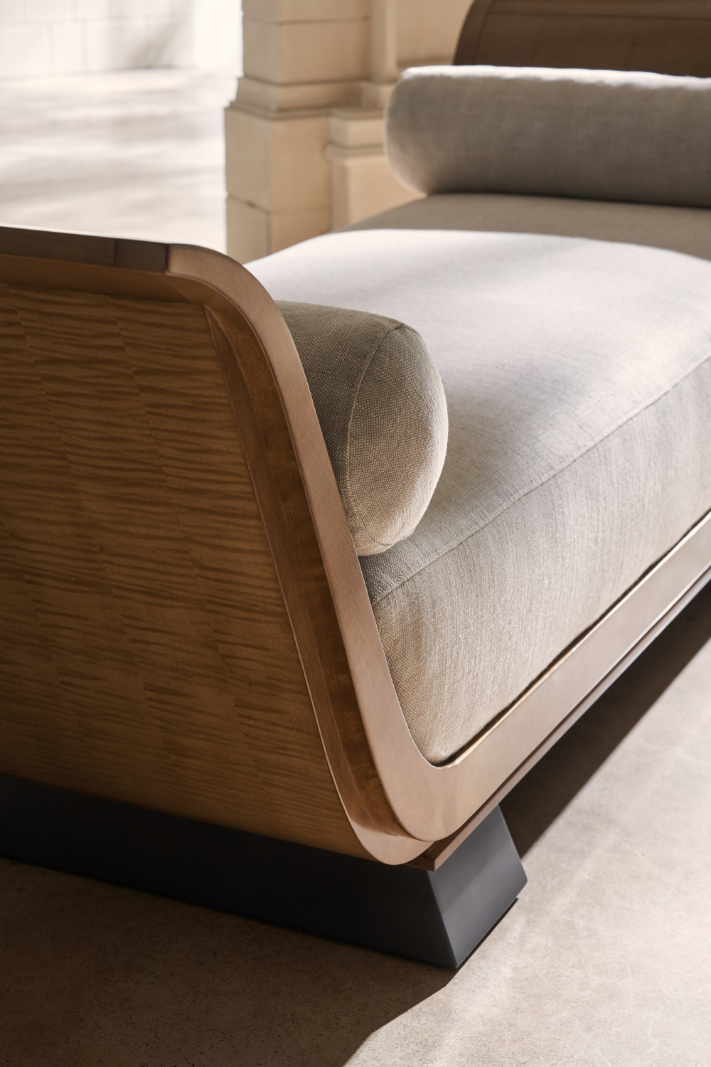   Modern Cushioned Divan Sofa | Oroa.com