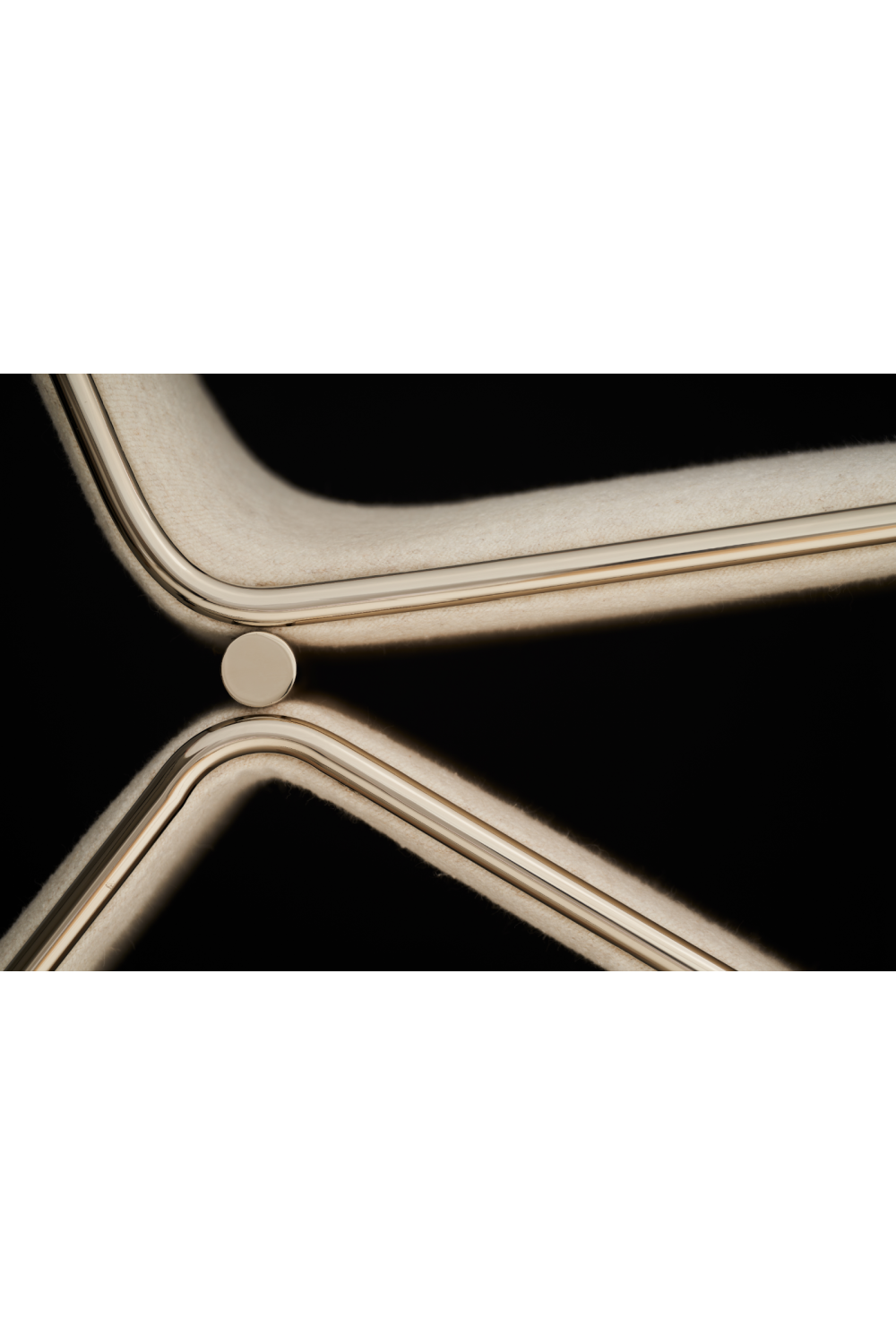   Modern Sculptural Chaise | Oroa.com