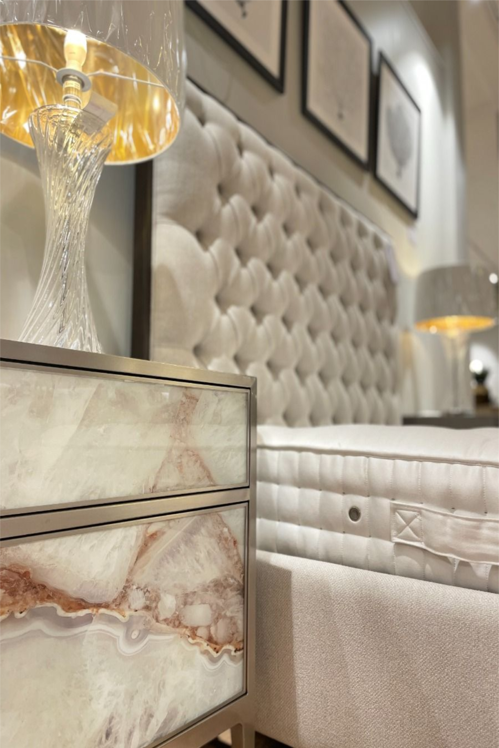   Agate Patterned Modern Chest | Oroa.com