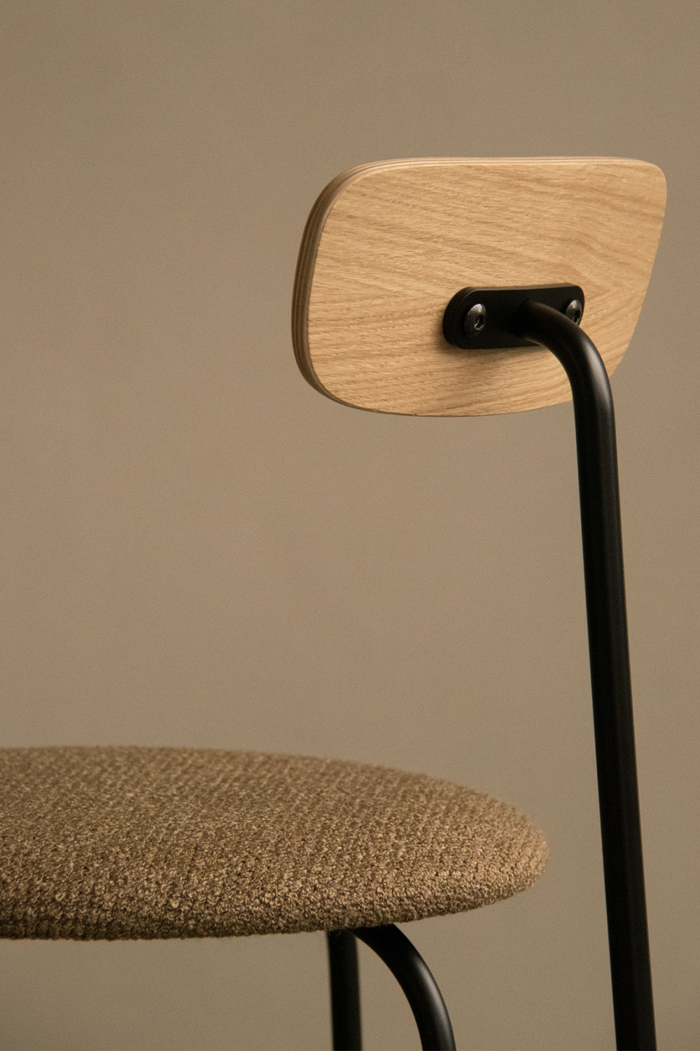   Short-Back Upholstered Seat Dining Chair | Oroa.com