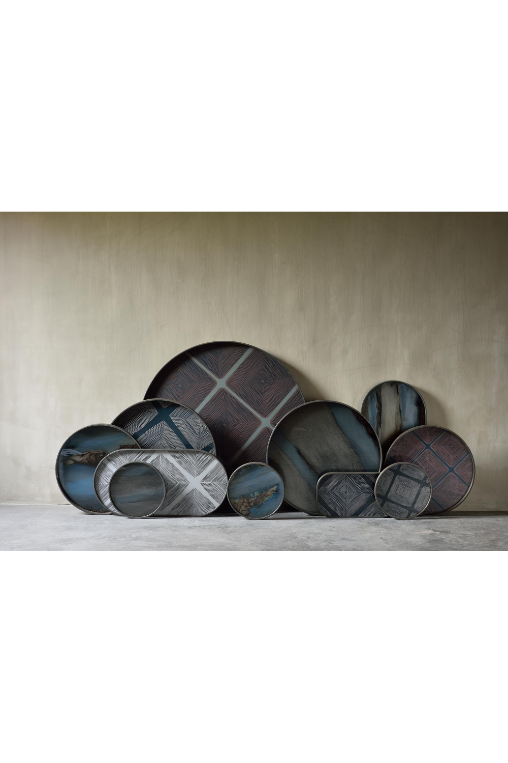   Hand-painted Glass Round Tray | Oroa.com