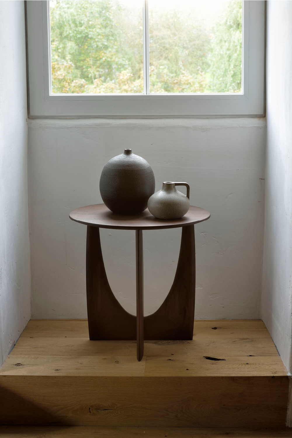   Modern Varnished Side Table | Oroa.com