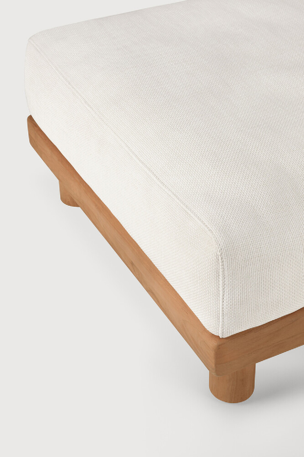   White Cushioned Outdoor Ottoman | Oroa.com