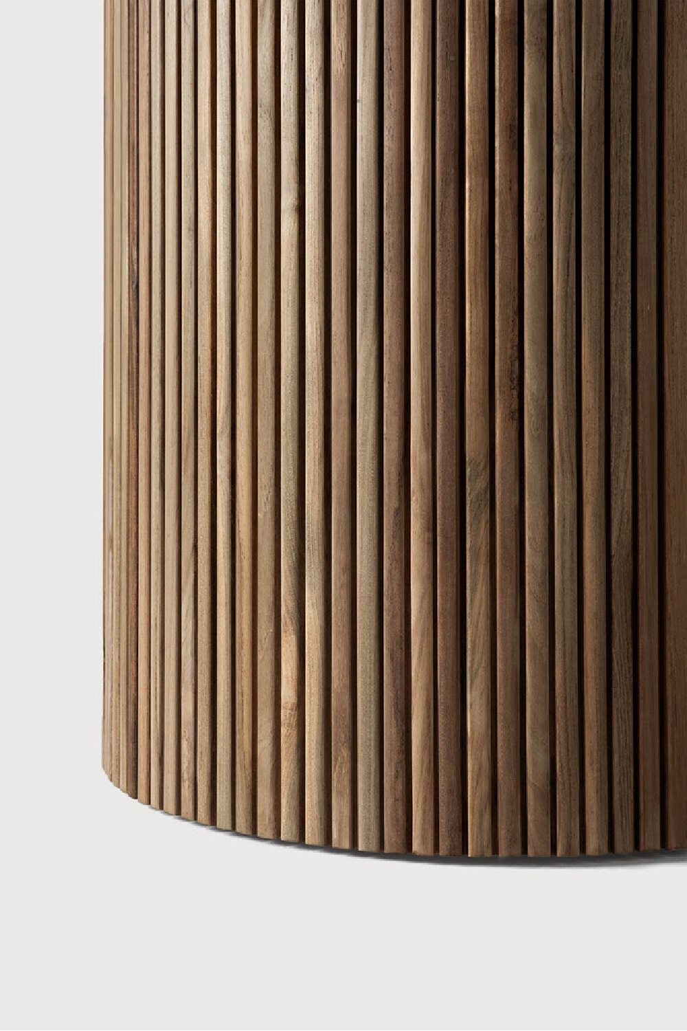  Round Concrete Outdoor Dining Table | Oroa.com