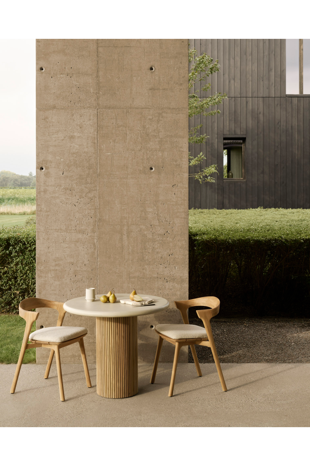   Round Concrete Outdoor Dining Table | Oroa.com