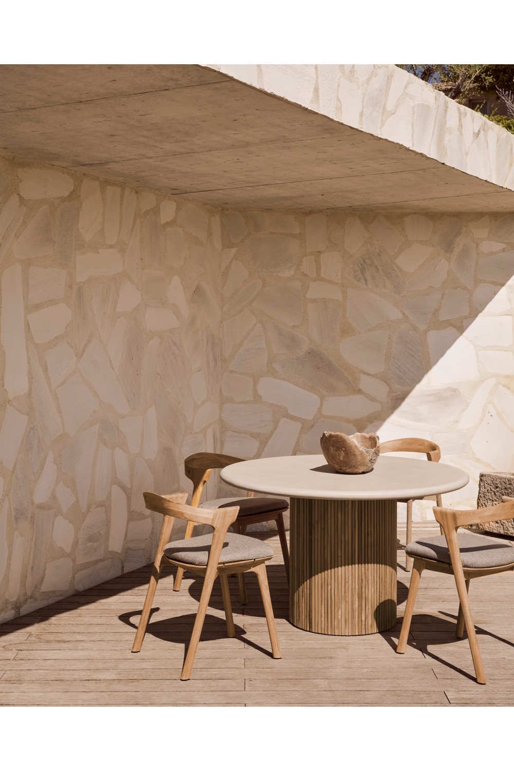   Round Concrete Outdoor Dining Table | Oroa.com