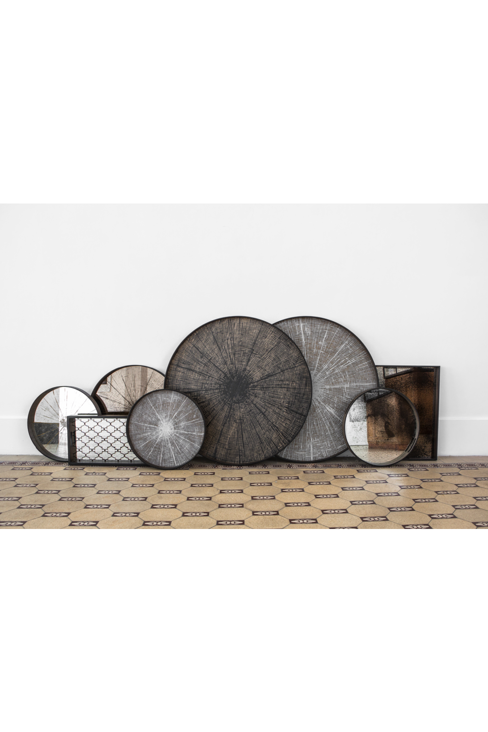   Round Hand-Painted Wood Tray | Oroa.com