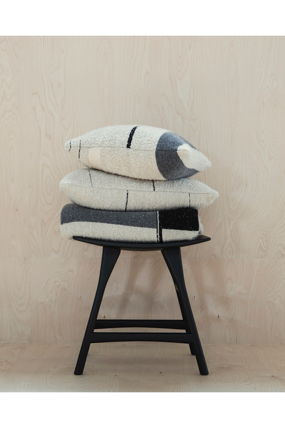   Tri-Color Throw Blanket | Oroa.com