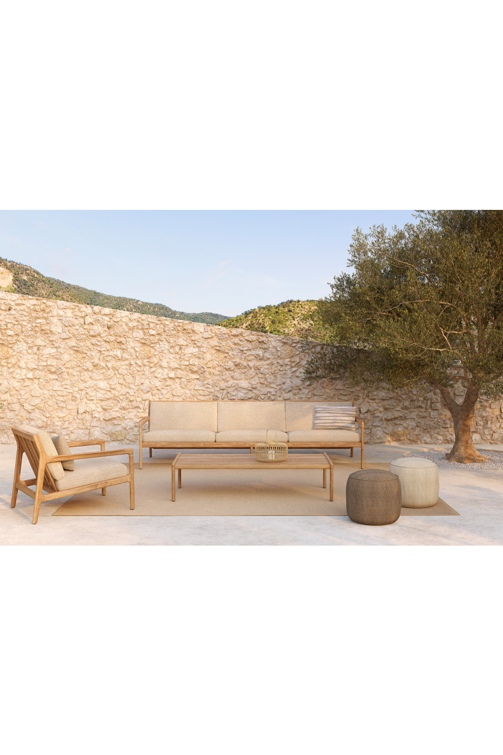   Traditional Brown Flat-Weaved Indoor/Outdoor Rug | Oroa.com