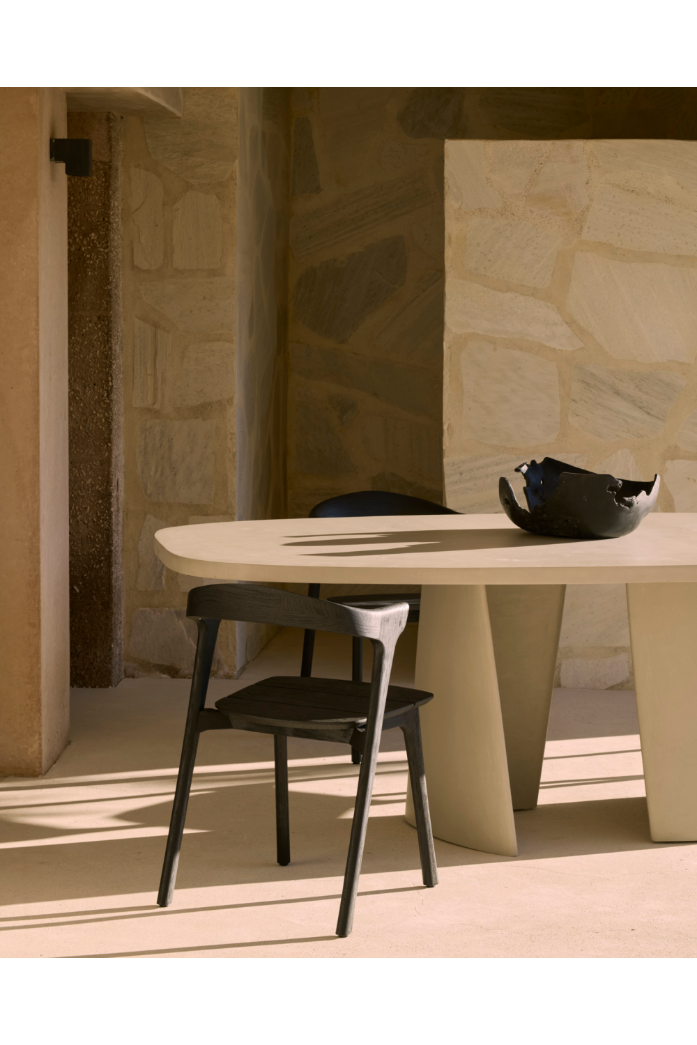   Round Concrete Outdoor Dining Table | Oroa.com