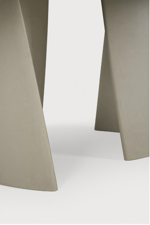   Round Concrete Outdoor Dining Table | Oroa.com