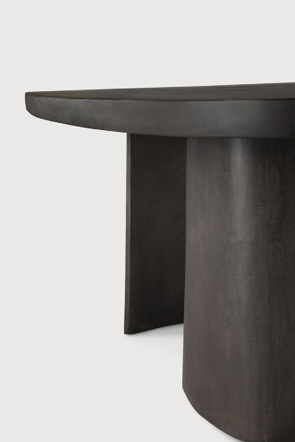   Round Concrete Outdoor Dining Table | Oroa.com