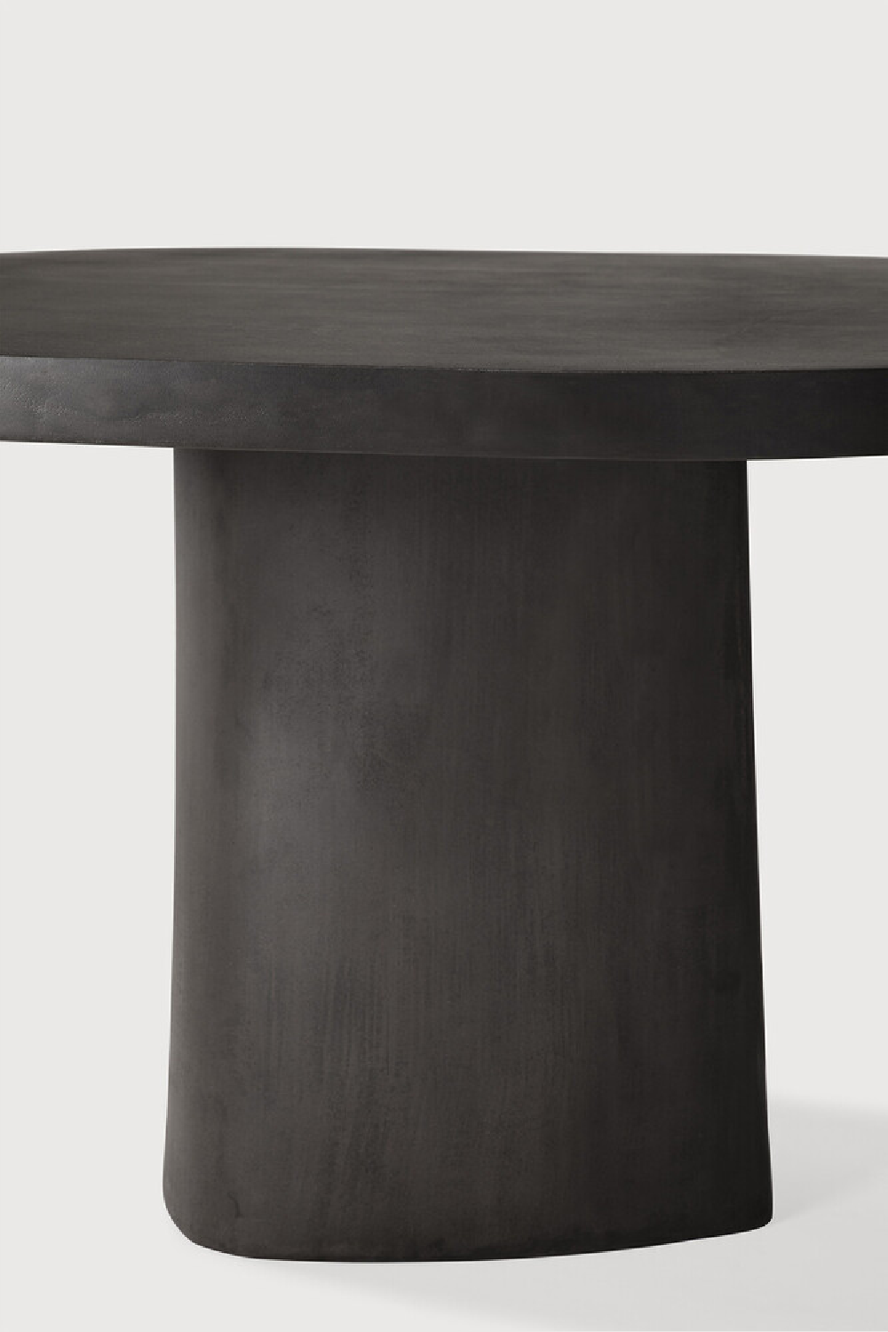   Round Concrete Outdoor Dining Table | Oroa.com