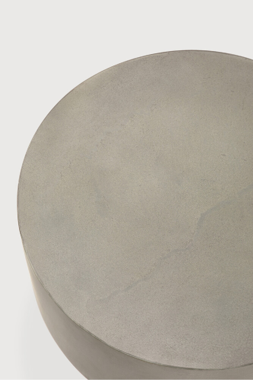   Mushroom-Shaped Outdoor Side Table | Oroa.com