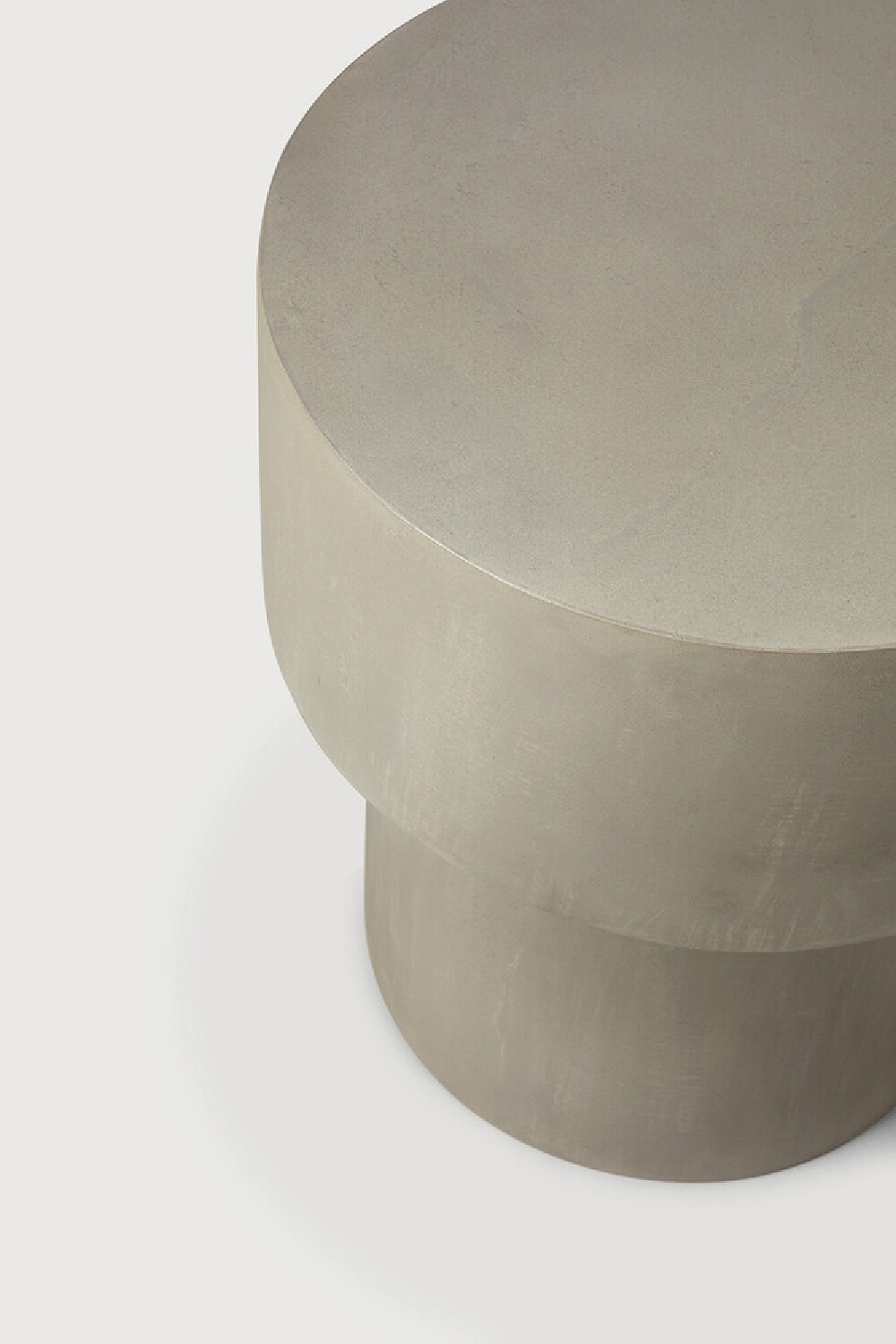   Mushroom-Shaped Outdoor Side Table | Oroa.com