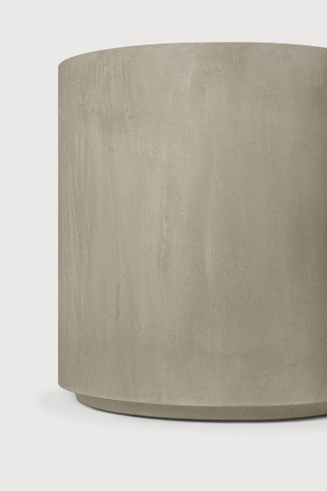   Round Concrete Outdoor Side Table | Oroa.com