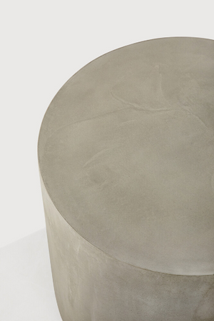   Round Concrete Outdoor Side Table | Oroa.com