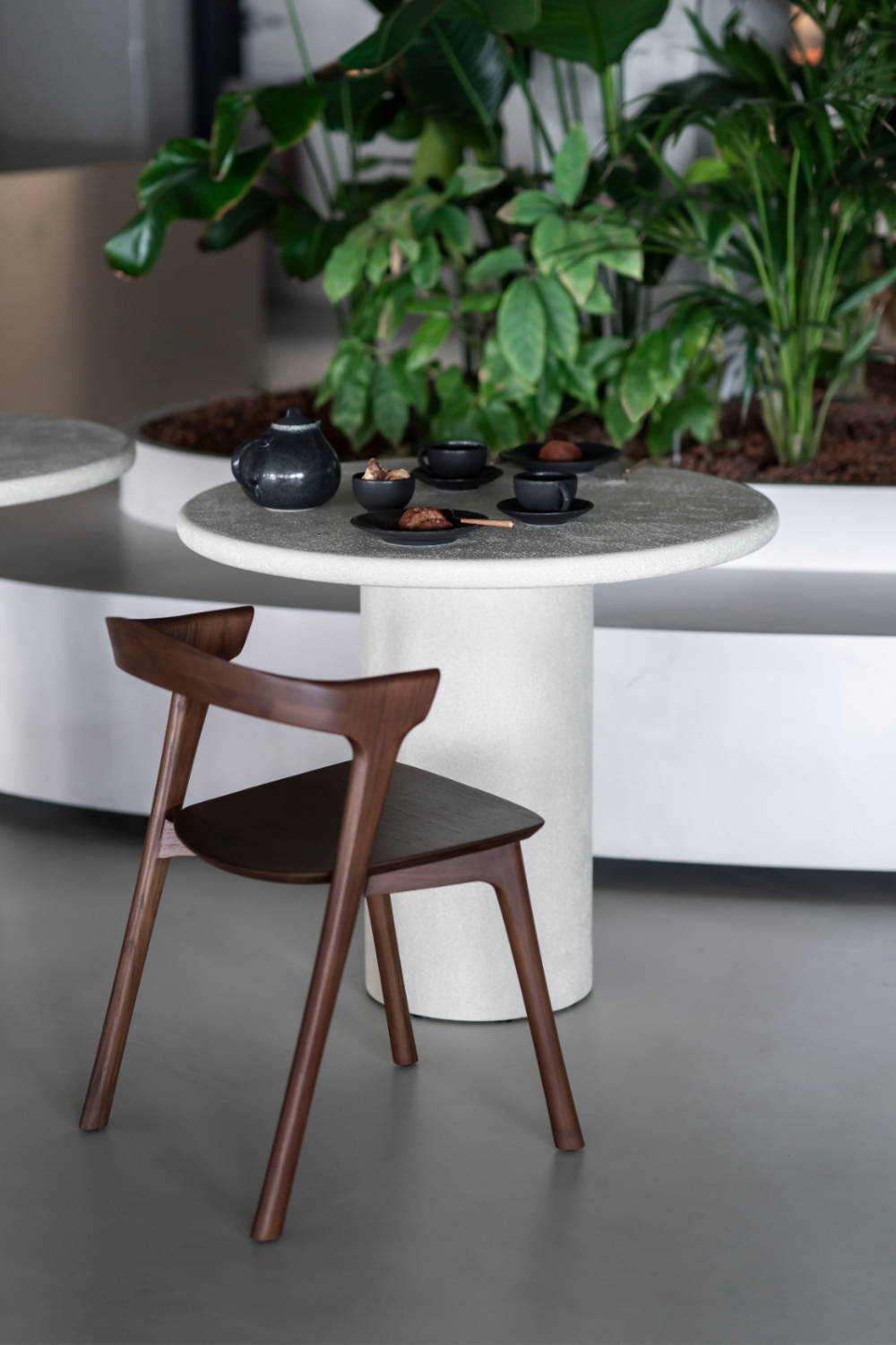   Round Pedestal Dining Table | Oroa.com