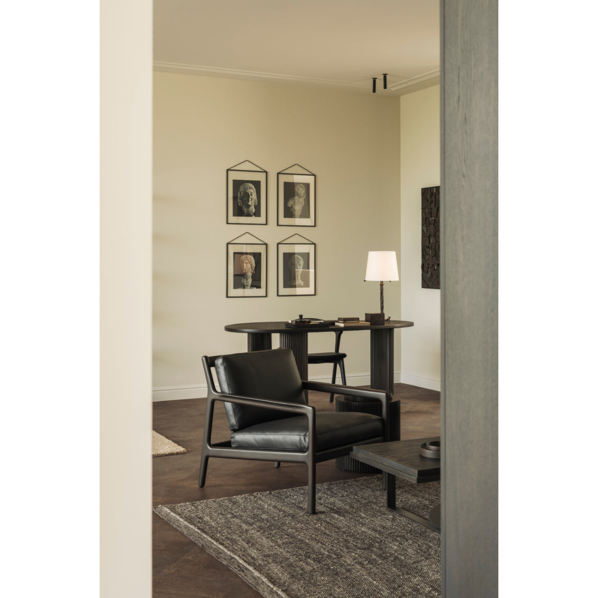   Brown Mahogany Lounge Chair | Oroa.com