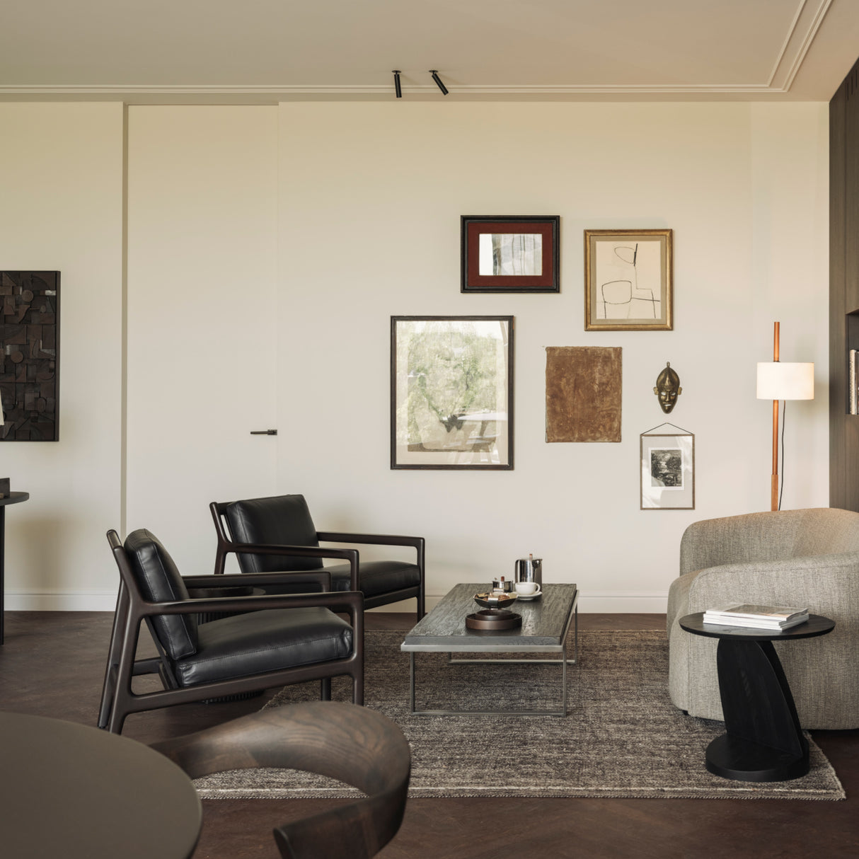   Brown Mahogany Lounge Chair | Oroa.com