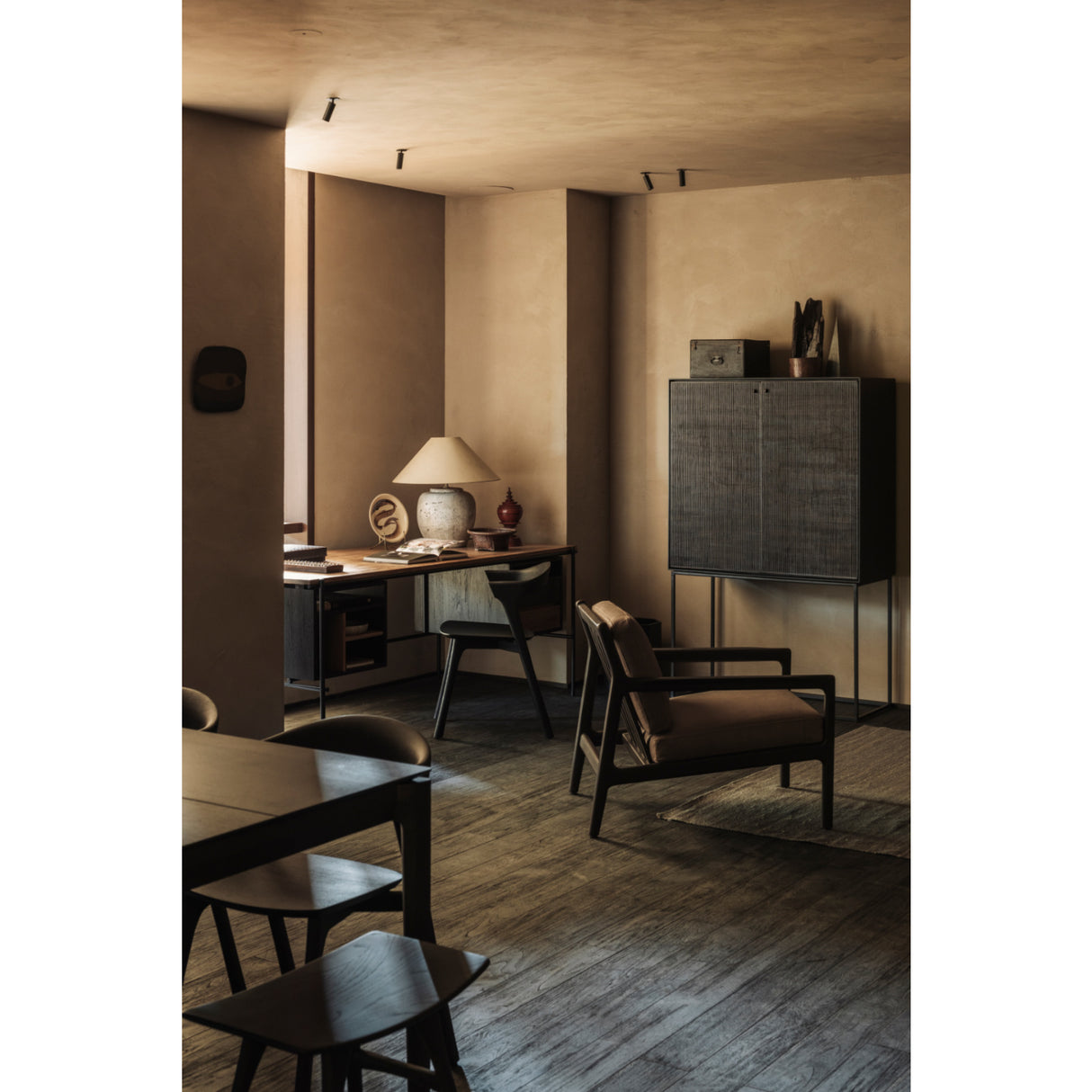   Brown Mahogany Lounge Chair | Oroa.com