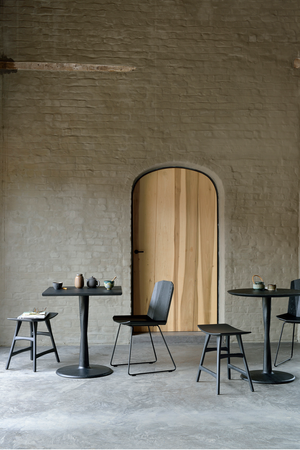   Solid Oak Pedestal Dining Table | Oroa.com